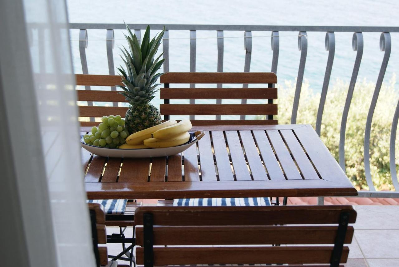 Apartments By The Sea Zavala, Hvar - 553 Jelsa  Bagian luar foto