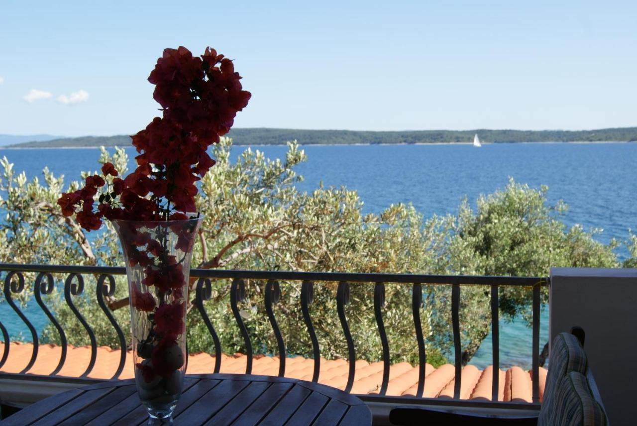 Apartments By The Sea Zavala, Hvar - 553 Jelsa  Bagian luar foto