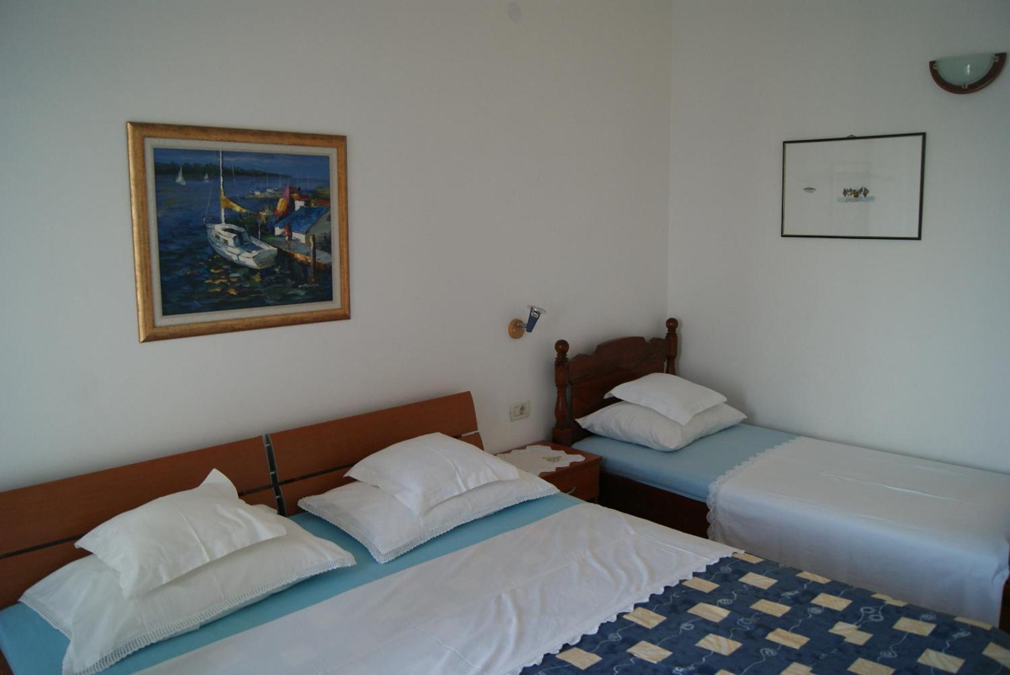 Apartments By The Sea Zavala, Hvar - 553 Jelsa  Ruang foto